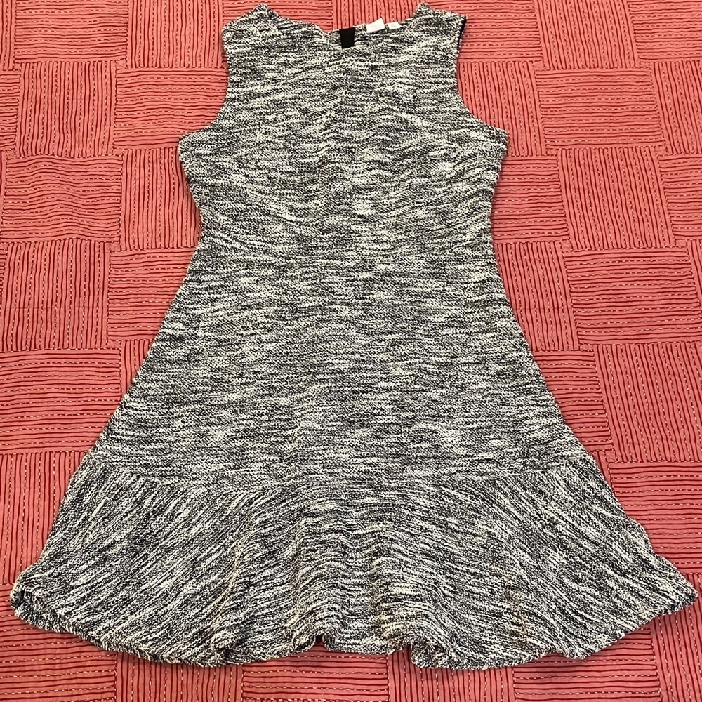 GAP size 4 wm’s Gray heathered flirty  Dress